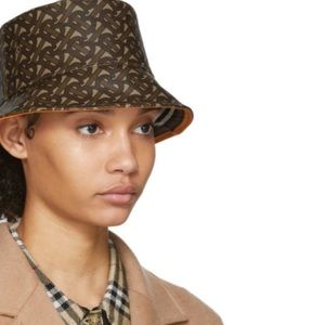 Burberry bucket hat